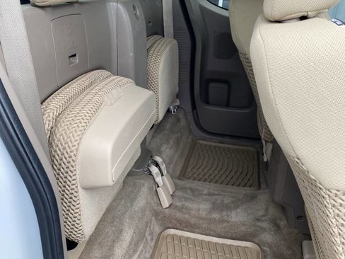 Used 2016 Nissan Frontier SV image 3