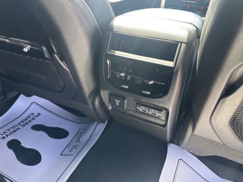 Used 2025 Jeep Grand Cherokee Altitude image 12