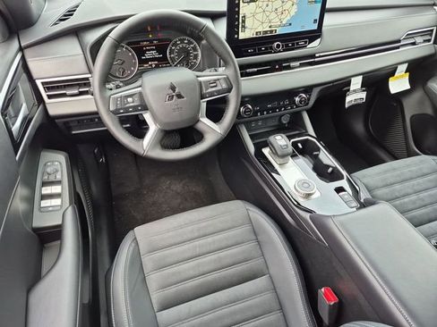 New 2026 Mitsubishi Outlander LE FWD image 30