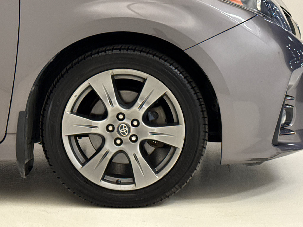 Used 2020 Toyota Sienna SE FWD image 6