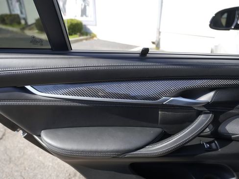 Used 2016 BMW X5 M image 40