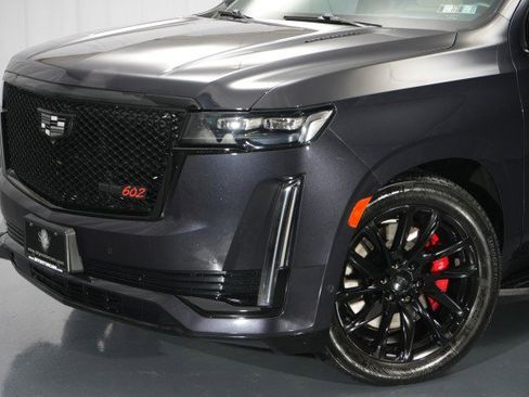 Used 2023 Cadillac Escalade Sport w/ LPO, ONYX Package image 5