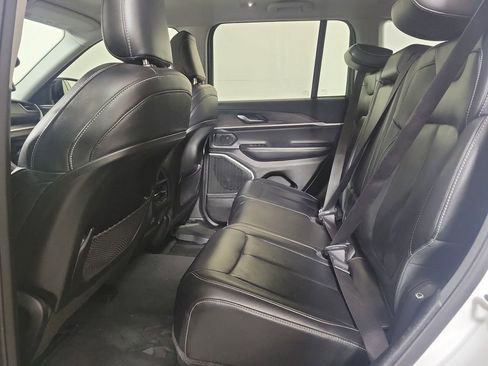 Used 2022 Jeep Grand Cherokee Limited image 26