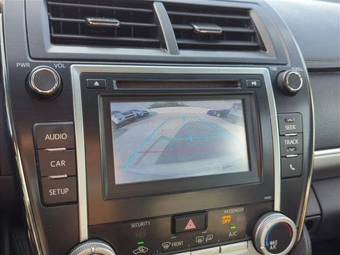 Used 2014 Toyota Camry SE FWD image 17