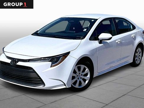 Used 2025 Toyota Corolla LE image 1