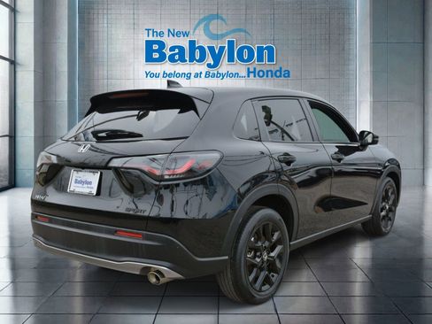 Used 2023 Honda HR-V Sport image 4