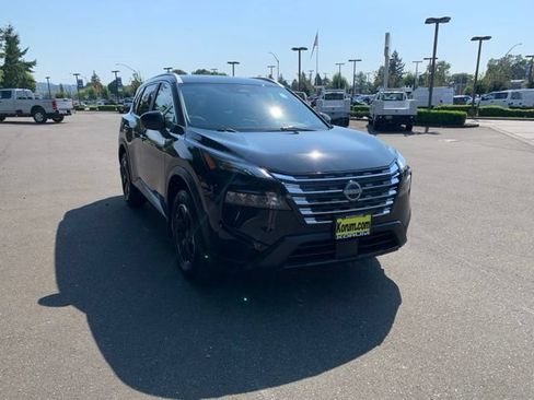 Used 2024 Nissan Rogue SV w/ SV Premium Package AWD/4WD image 9