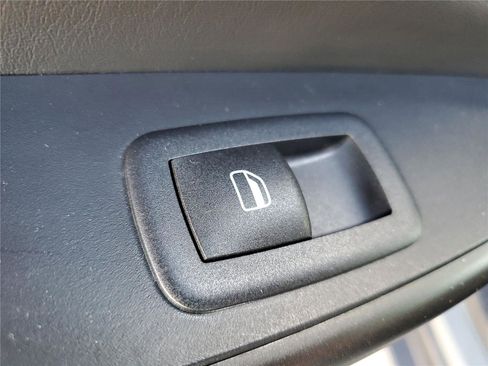 Used 2022 Jeep Cherokee Trailhawk image 16