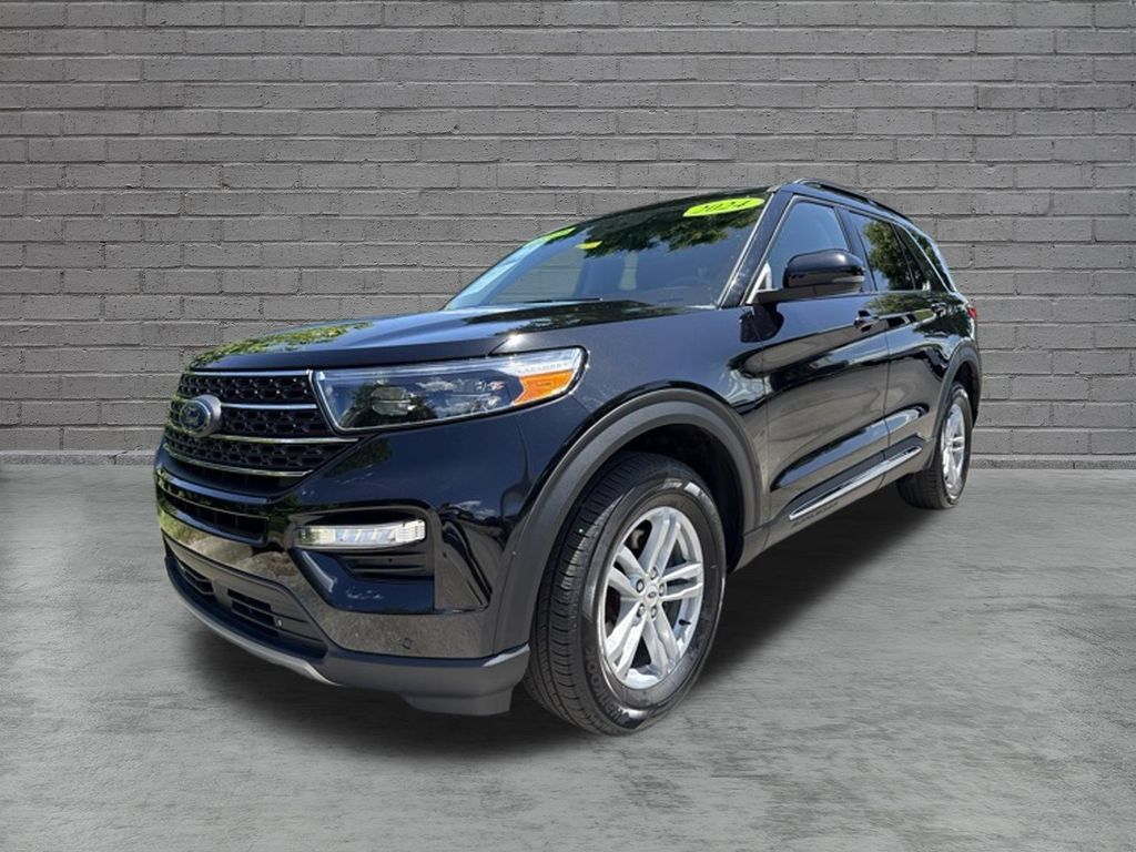 Used 2024 Ford Explorer XLT w/ Equipment Group 202A AWD/4WD image 3