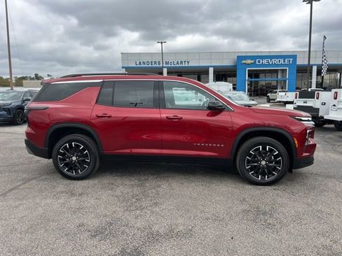 New 2026 Chevrolet Traverse LT w/ Sun and Wheel Package FWD image 2