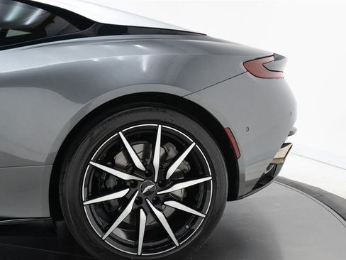 Used 2017 Aston Martin DB11 V12 RWD image 30