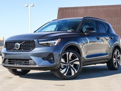 New 2026 Volvo XC40 B5 Ultra w/ Climate Package