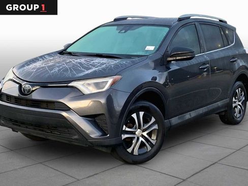 Used 2018 Toyota RAV4 LE FWD image 1