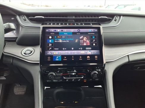 Used 2023 Jeep Grand Cherokee L Limited image 10