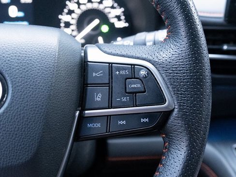 Used 2021 Toyota Sienna XSE image 7