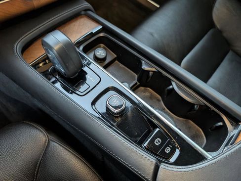 Used 2023 Volvo XC90 T8 Plus image 24