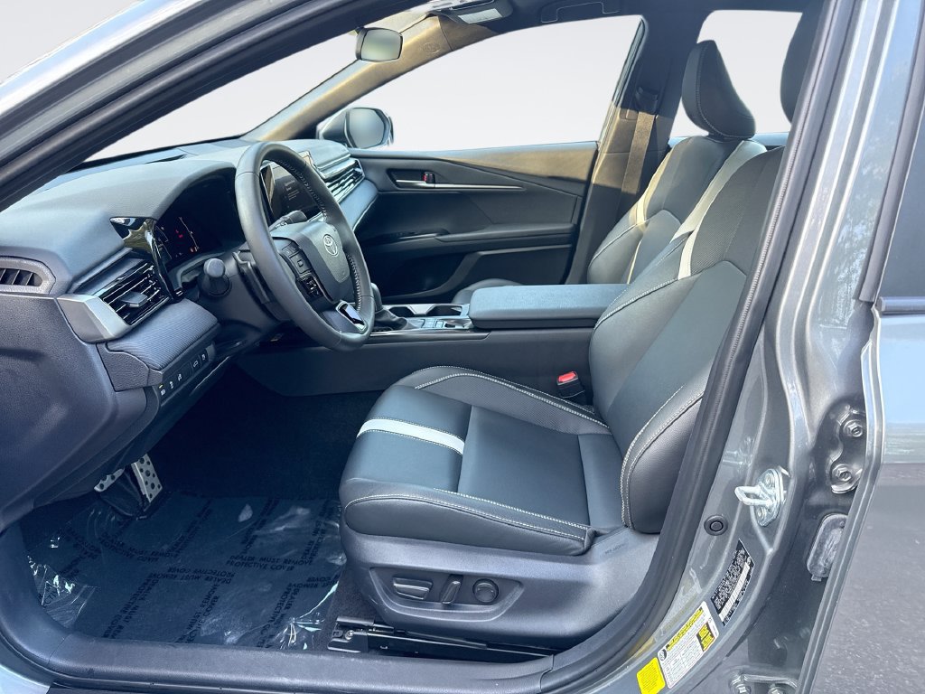 Used 2025 Toyota Camry SE FWD image 13