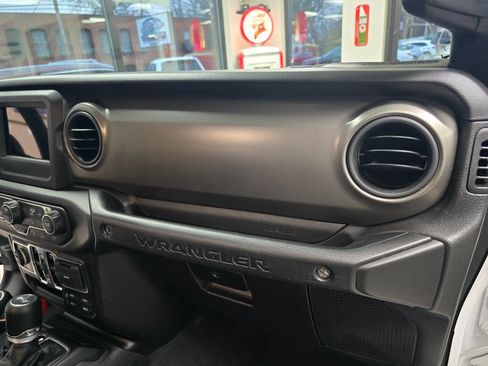 Used 2022 Jeep Wrangler Unlimited Sport image 36