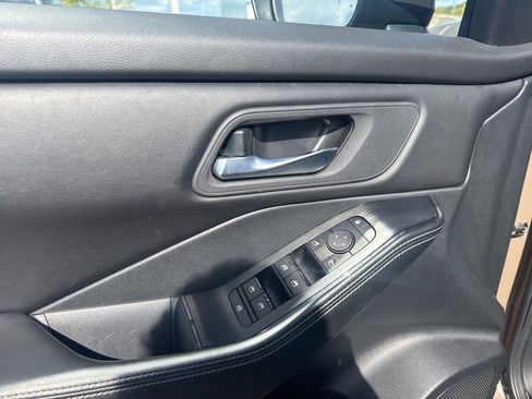 Used 2024 Nissan Rogue SV image 25