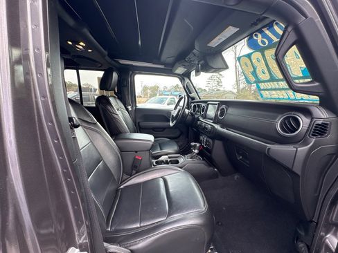 Used 2020 Jeep Wrangler Unlimited Sahara image 8