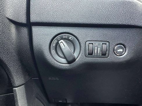 Used 2012 Dodge Charger SE w/ Sport Appearance Group image 24