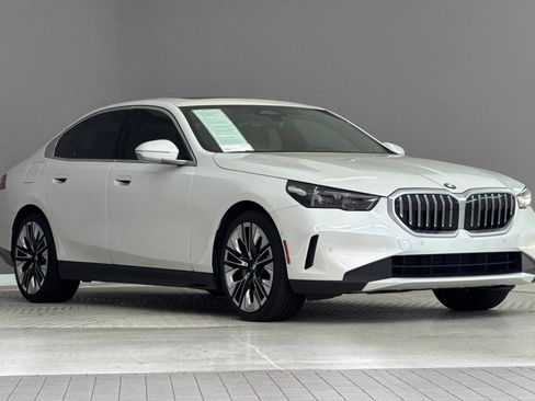 Certified 2024 BMW 530i w/ Convenience Package RWD image 7