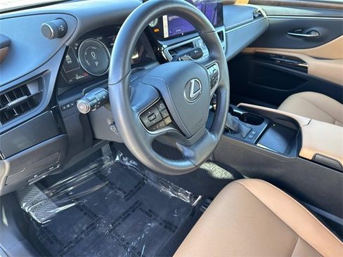 Certified 2025 Lexus ES 300h w/ Premium Package image 21