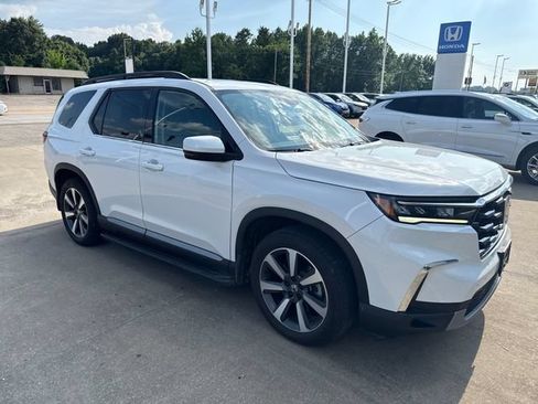 Used 2023 Honda Pilot Touring image 7