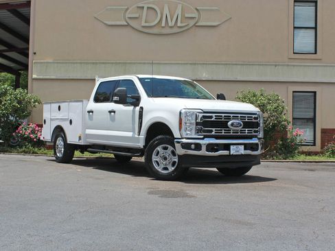Used 2025 Ford F350 XLT AWD/4WD image 3