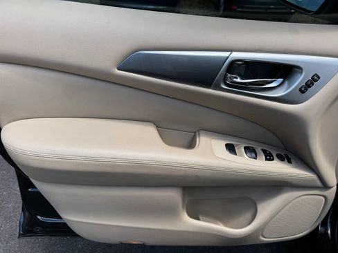 Used 2018 Nissan Pathfinder SL FWD image 25