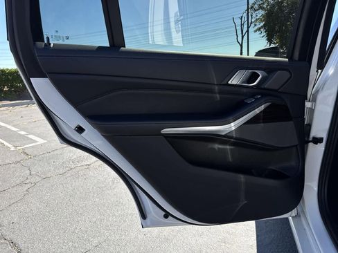 Used 2023 BMW X7 xDrive40i image 26