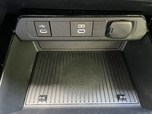 Used 2024 Toyota Prius XLE FWD image 19