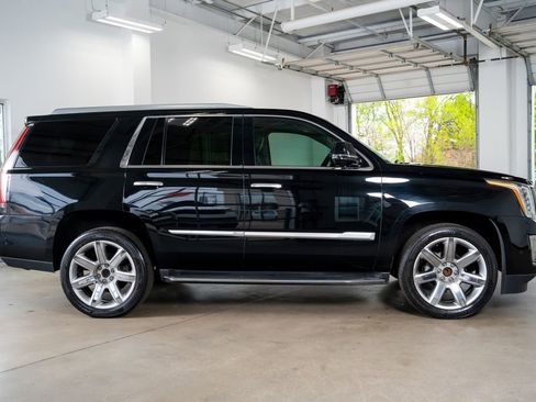 Used 2017 Cadillac Escalade Luxury image 5