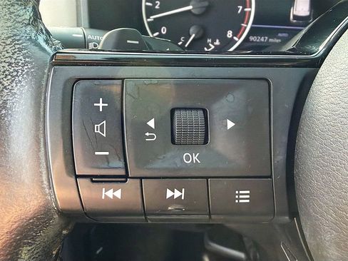 Used 2023 Nissan Rogue SL image 38