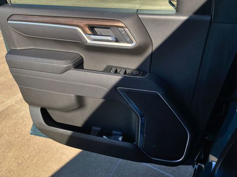 Used 2025 Chevrolet Silverado 1500 LT image 16