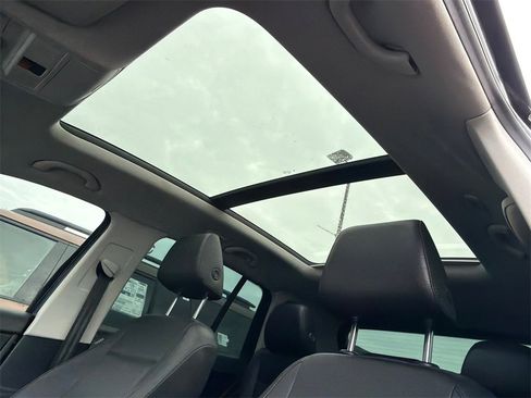 Used 2016 Volkswagen Tiguan SE image 31