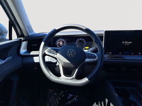 New 2025 Volkswagen Tiguan SE FWD image 22