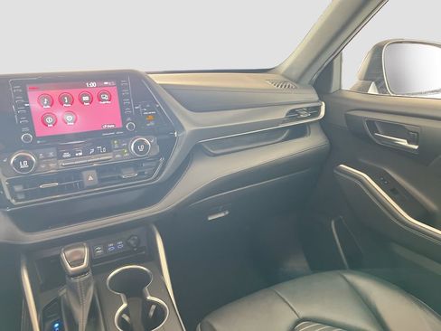 Used 2022 Toyota Highlander XSE FWD image 24