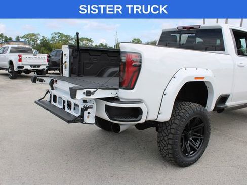 Used 2025 GMC Sierra 2500 AT4 w/ AT4 Premium Plus Package image 13