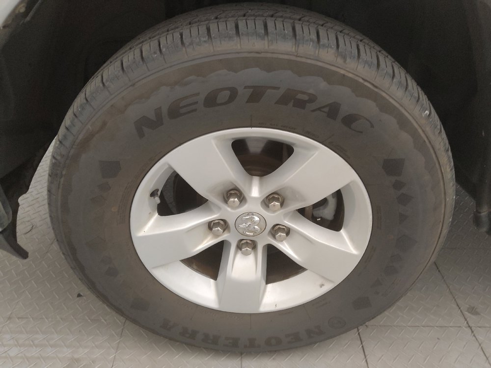 Used 2020 RAM 1500 Tradesman w/ Chrome Appearance Group RWD image 31