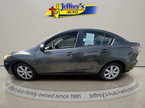 Used 2010 MAZDA MAZDA3 i Touring FWD image 2