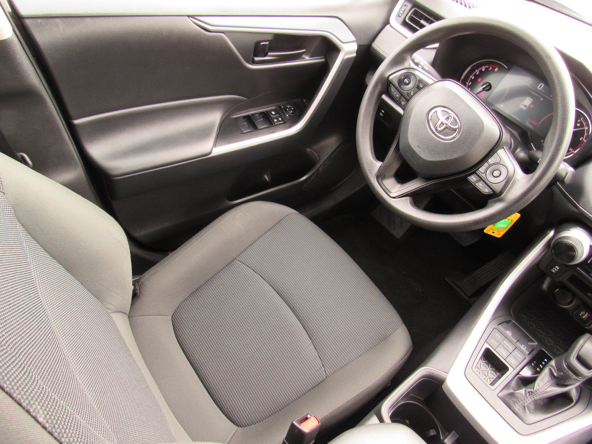 Used 2025 Toyota RAV4 LE AWD/4WD image 31
