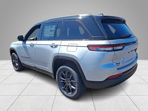 New 2025 Jeep Grand Cherokee Limited w/ Trailer Tow Package AWD/4WD image 5