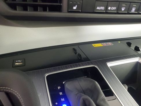Used 2025 Toyota Sienna XLE w/ XLE Plus Package FWD image 18