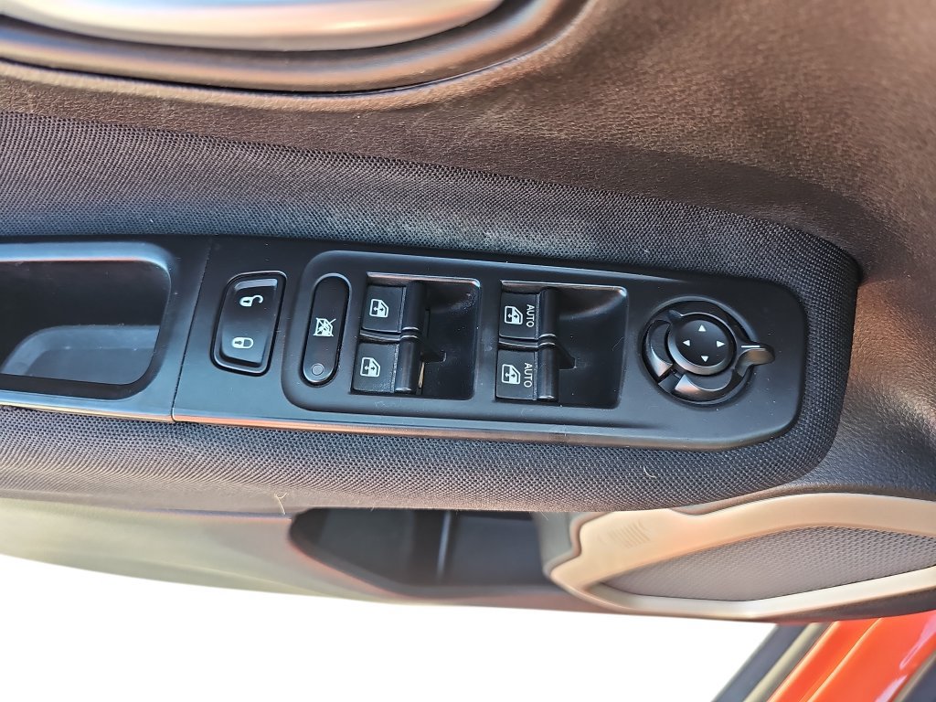 Used 2016 Jeep Renegade Latitude AWD/4WD image 27