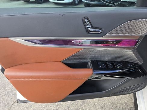 Used 2024 BMW i7 xDrive60 image 22