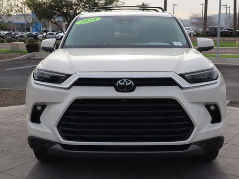 Used 2024 Toyota Grand Highlander Limited image 2