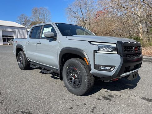 New 2025 Nissan Frontier PRO-4X image 4