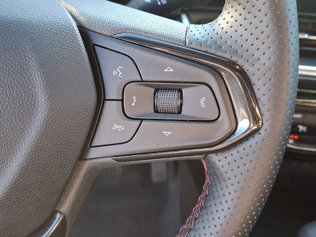 Used 2024 Chevrolet Trax RS FWD image 32
