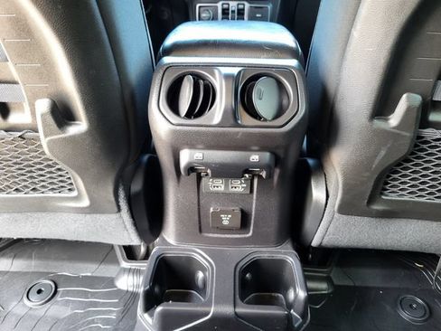 Used 2018 Jeep Wrangler Unlimited Rubicon AWD/4WD image 24